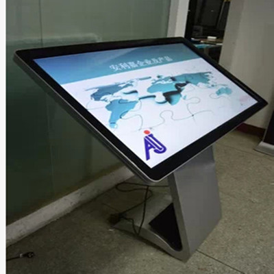 互动触摸广告机 从42寸到55寸，定制化触控一体机的商用新选择